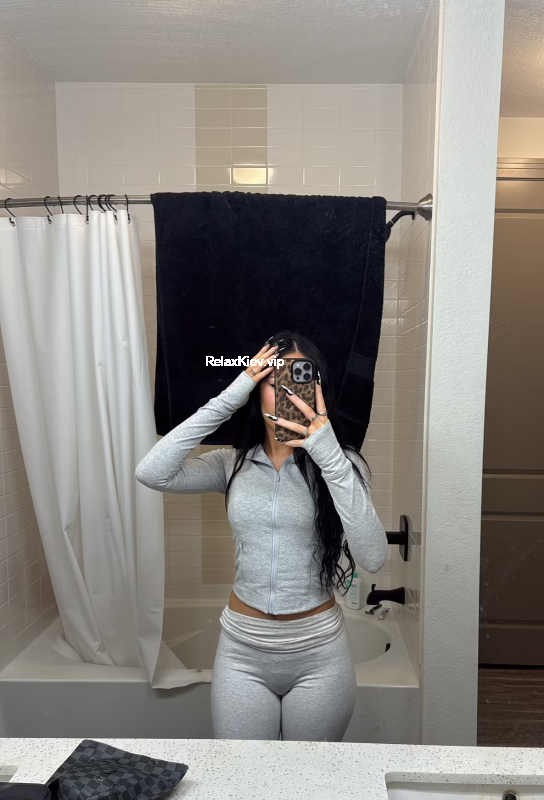 Kyiv escort : Sofa - photo 4